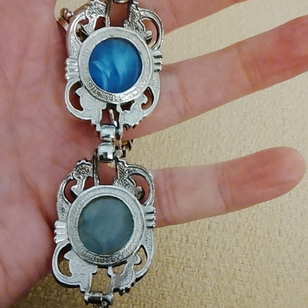 Elegant Multi-Color Stone Bracelet - Picture 11 of 16